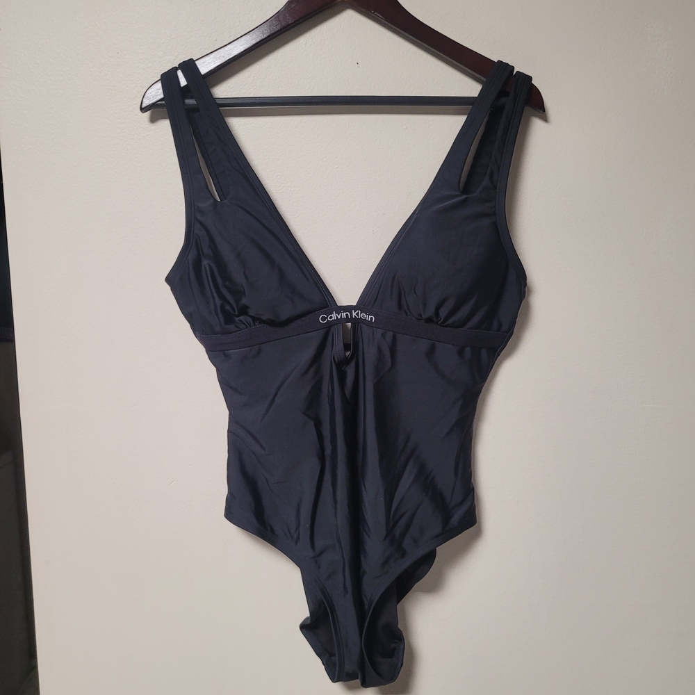 Calvin Klein Sleek Black One-Piece Swimsuit Sexy Summer Beach